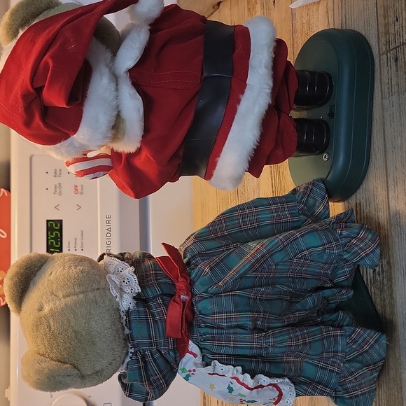 MR.AND MRS.CHRISTMAS BEAR - Picture 2 of 7
